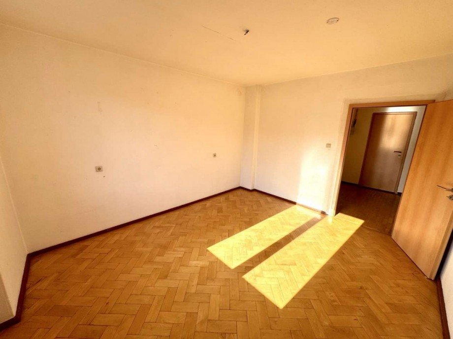 leerstehende WE Schlafzimmer Mehrfamilienhaus Halberstadt