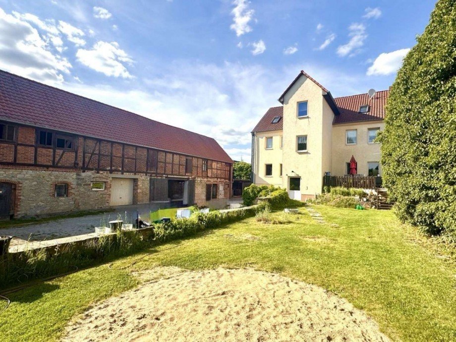 R�ckansicht Mehrfamilienhaus Ostingersleben