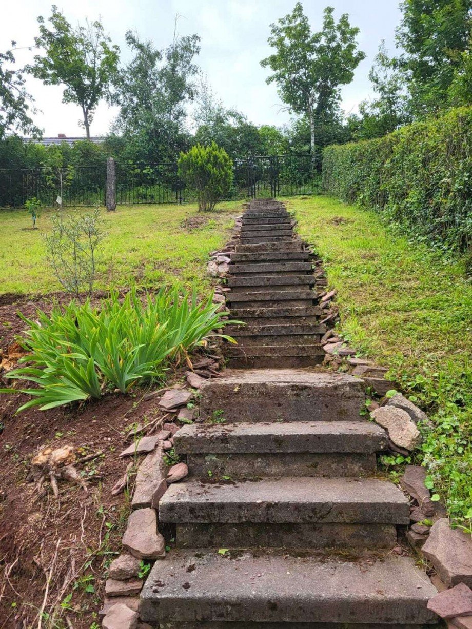 A Treppe zum Zugang von oben Einfamilienhaus Siebigerode