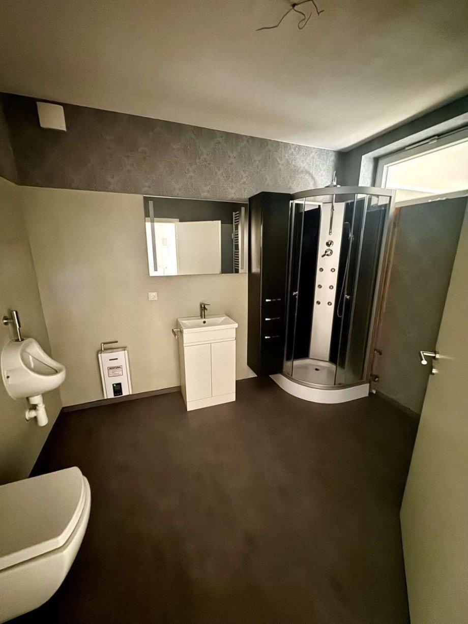 Badezimmer_ WC Gewerbe Mehrfamilienhaus Wernigerode