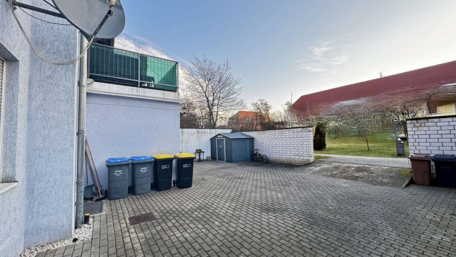 Hofansicht Mehrfamilienhaus Sta�furt