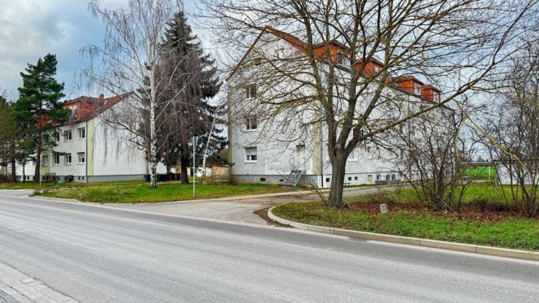 Au�enansicht Sta�furt Etagenwohnung Provisionsfreie helle Wohnung mit 47,71 m� in ruhiger Ortsrandlage von Neundorf bei Sta�furt