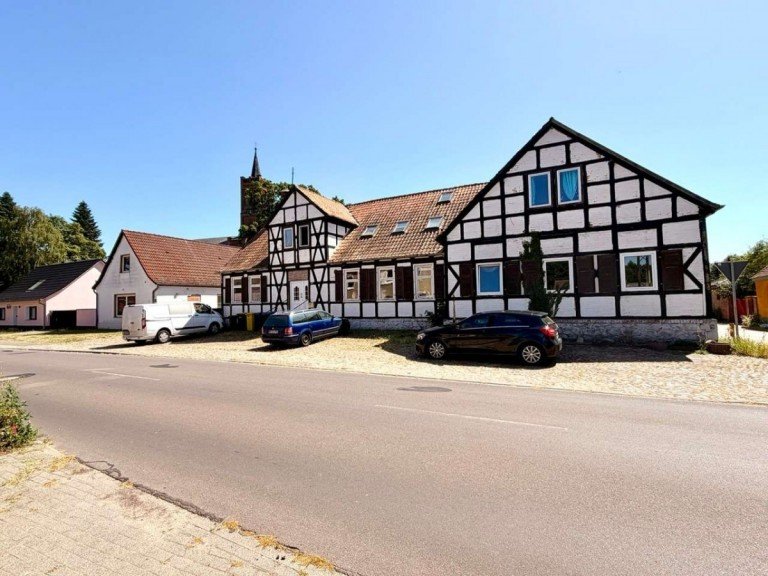 Stra�enansicht Burgstall Zweifamilienhaus Achtung !! Neuer Preis !! attraktives Immobilienpaket mit gro�em Entwicklungspotential