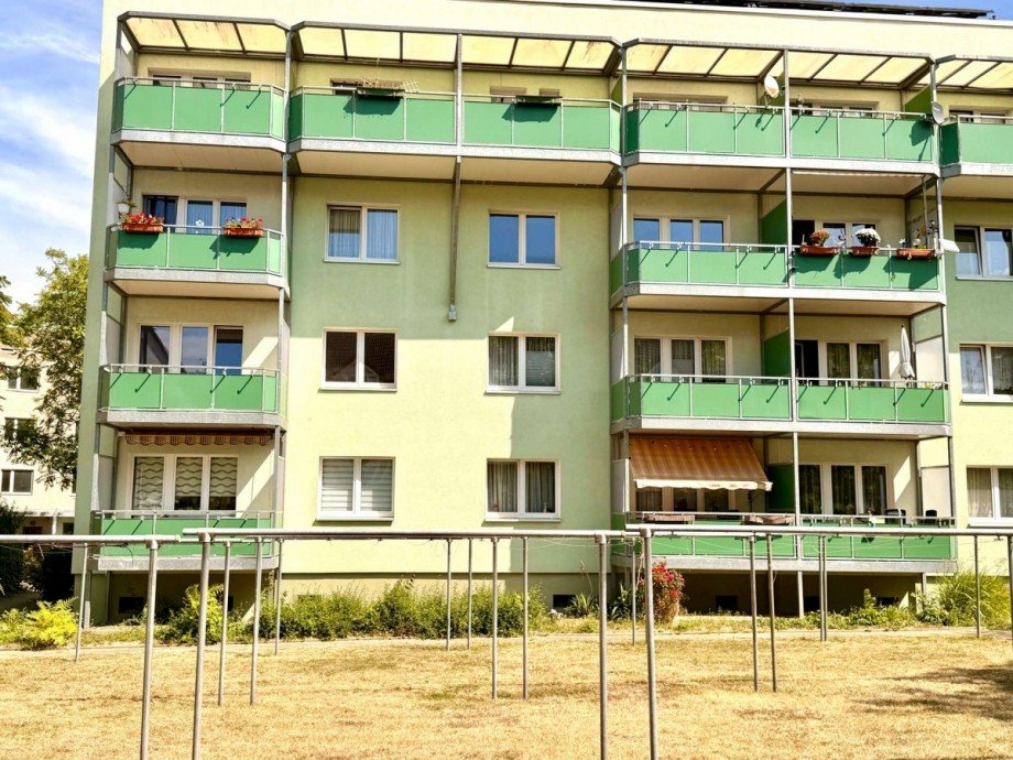 R�ckansicht auf Wohnblock Wohnung Ballenstedt