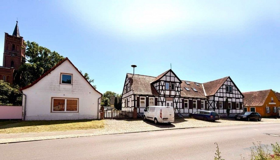 Stra�enansicht Zweifamilienhaus Burgstall