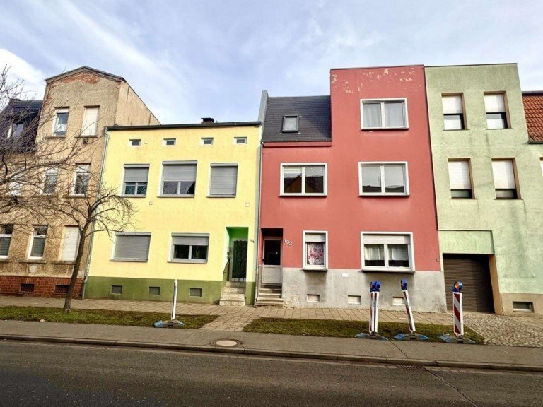 Stra�enansicht Sch�nebeck (Elbe) Mehrfamilienhaus attraktives Immobilienpaket mit Steigerungspotential