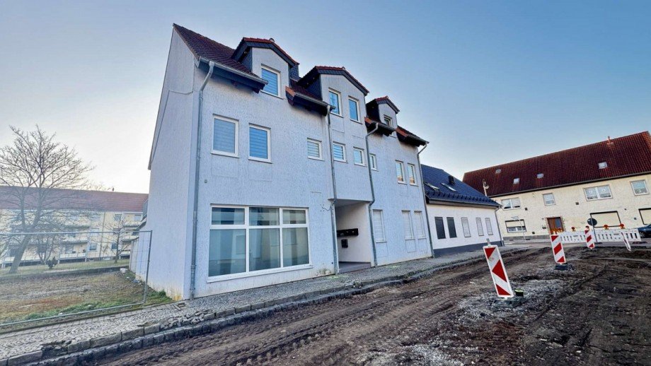 Vorderansicht Mehrfamilienhaus Sta�furt