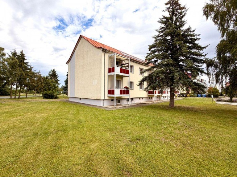 Stra�enansicht Ballenstedt Wohnung modernes Wohnen mit Wohlf�hlgarantie - helle 3-Raum-Wohnung mit Balkon und Garage in ruhiger Lage
