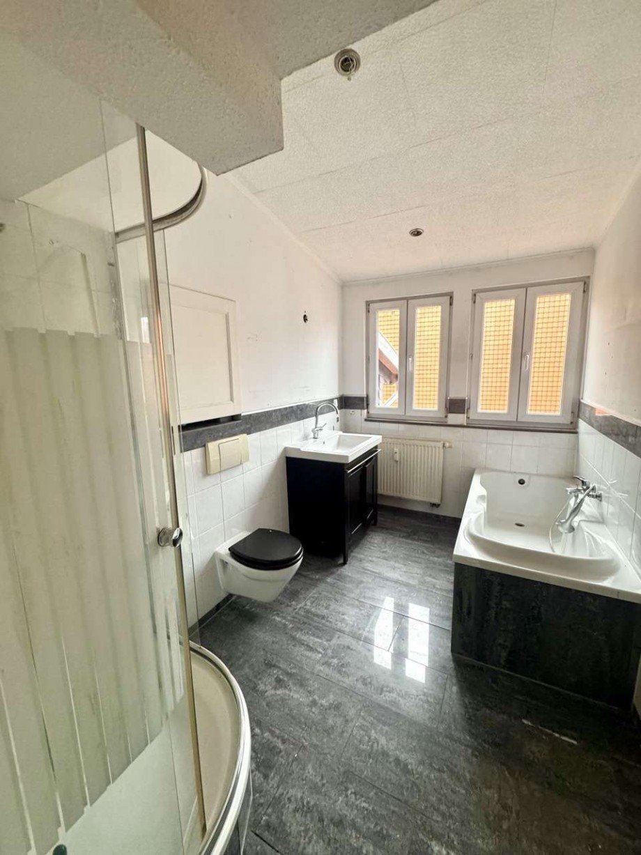 Badezimmer Wohneinheit DG Mehrfamilienhaus Wernigerode