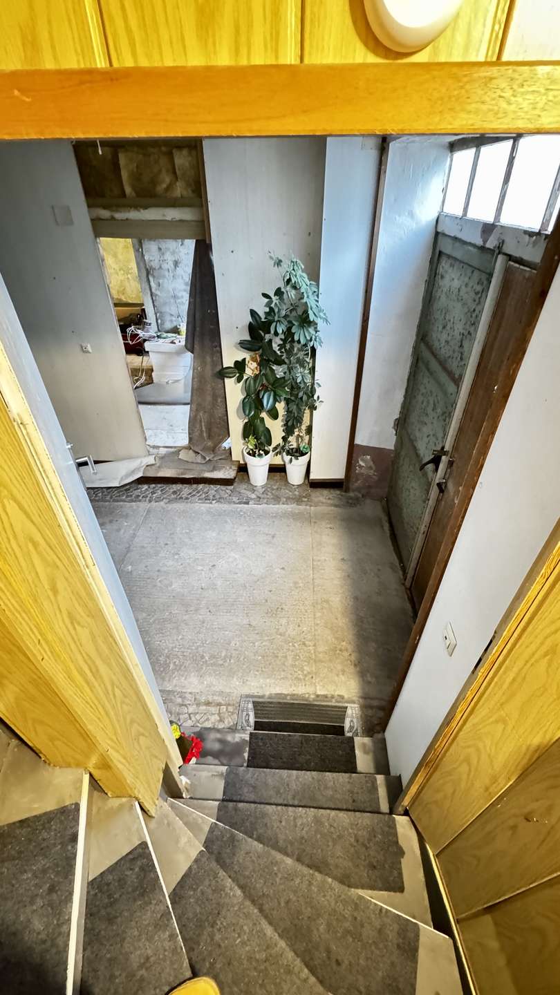 Treppe zum EG Durchfahrt Wohn- / Gesch�ftshaus Bernburg