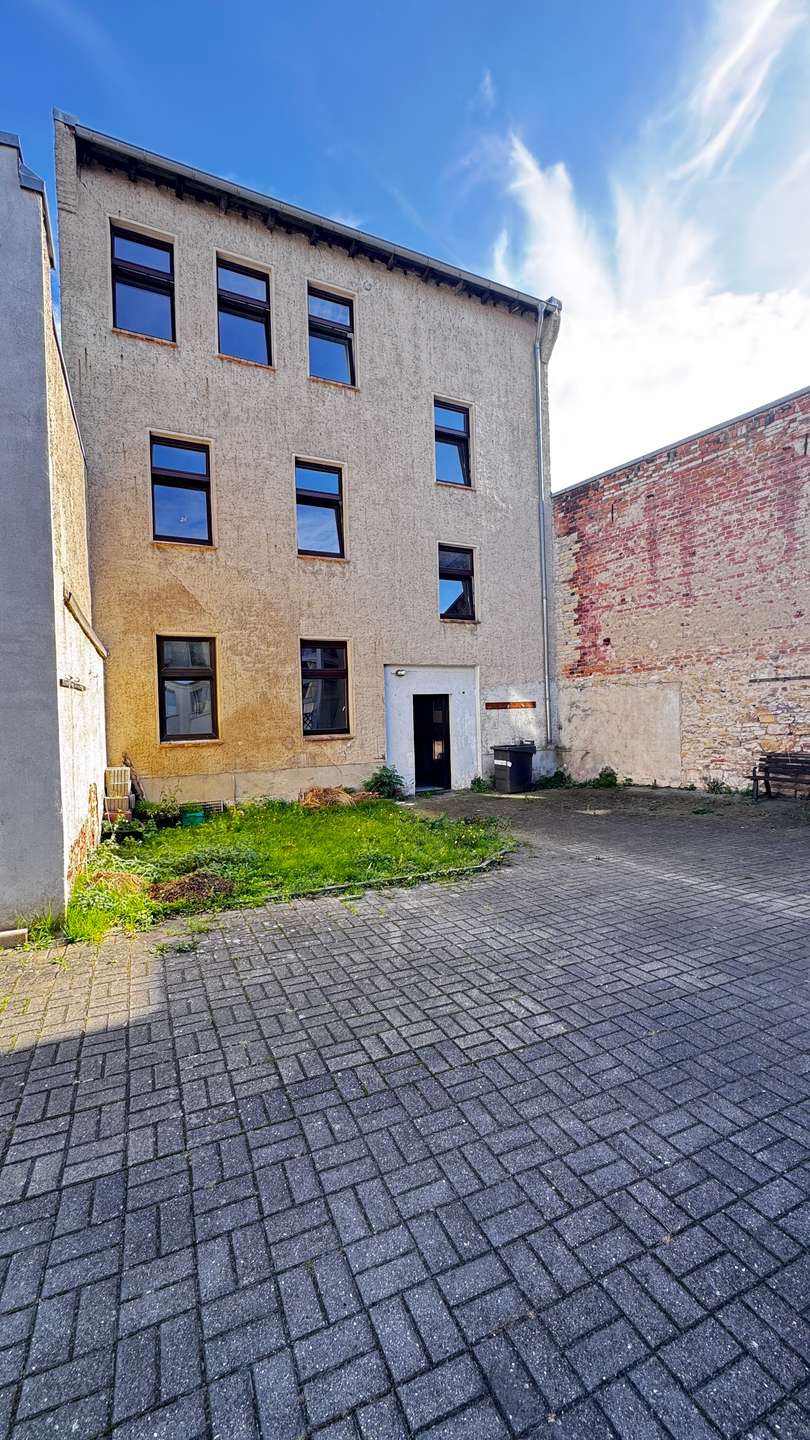 Ansicht R�ckseite Mehrfamilienhaus Calbe