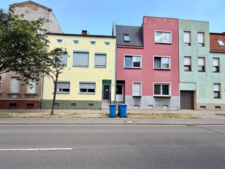 Stra�enansicht Sch�nebeck (Elbe) Mehrfamilienhaus attraktives Immobilienpaket mit Steigerungspotential