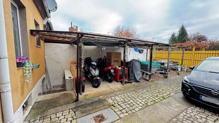 Hof Carport Wohn- / Gesch�ftshaus Bernburg