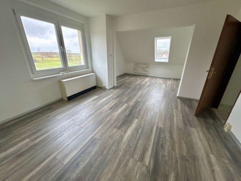 Wedderstedt DG WoZi Wedderstedt - Harz Dachgeschosswohnung Provisionsfrei und g�nstige Miete - helle Mietwohnung - ruhige Wohnlage in 06458 Wedderstedt
