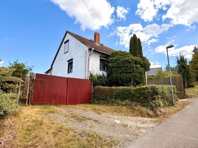 Stra�enansicht Ballenstedt Haus Einfamilienhaus mit viel Platz, gro�em Grundst�ck und Gestaltungspotential