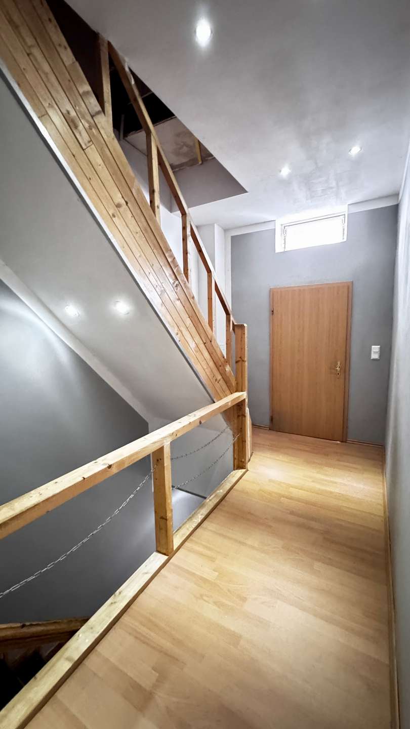 Flur 1. OG Mehrfamilienhaus Sch�nebeck