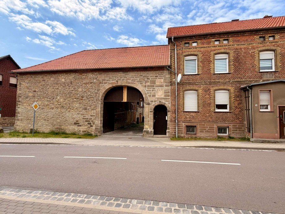 Stra�enansicht Mehrfamilienhaus Bartensleben