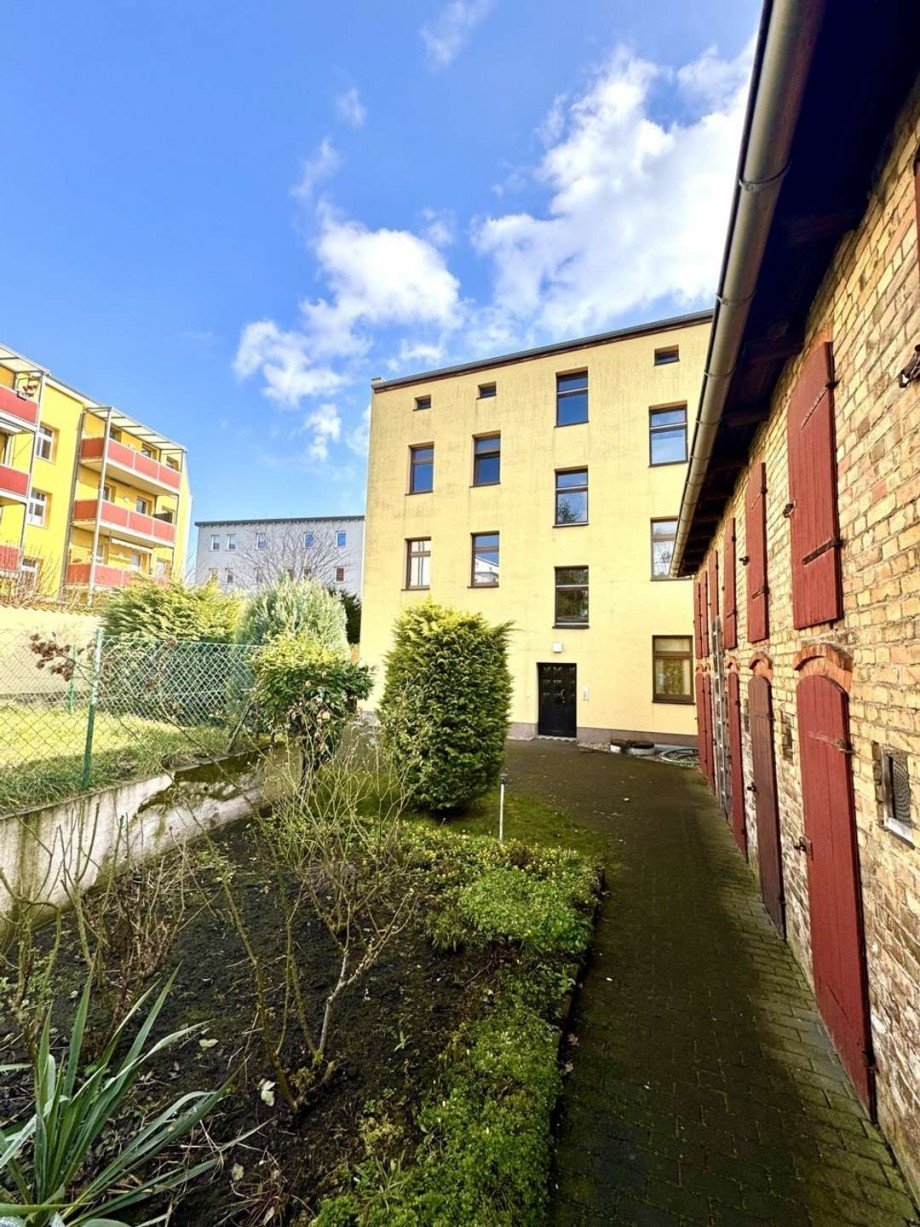 R�ckansicht + Hof Mehrfamilienhaus Magdeburg