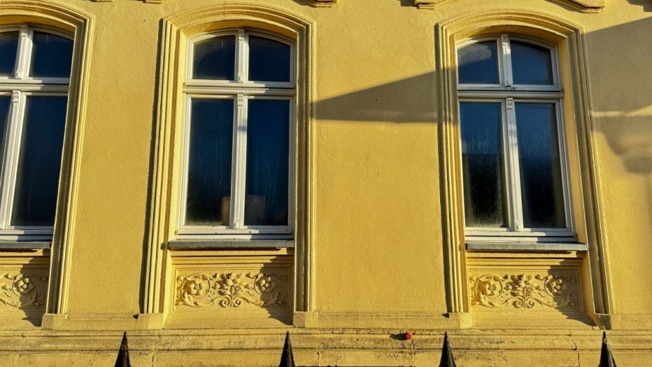 Vorderansicht Fenster Mehrfamilienhaus Meisdorf
