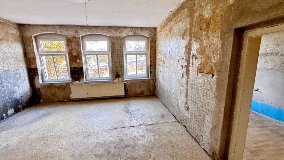 Wohn- zum Schlafzimmer 1.OG Mehrfamilienhaus Calbe