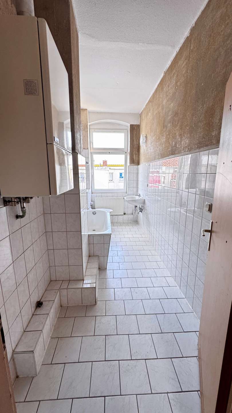 Wannenbad 2.OG Mehrfamilienhaus Calbe
