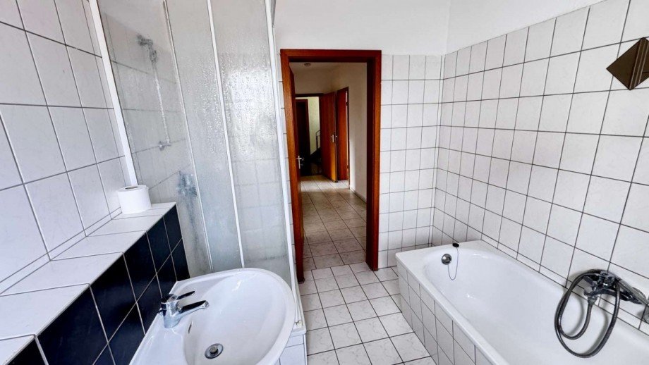 Dusch- u Wannenbad Erdgeschosswohnung B�rdeland