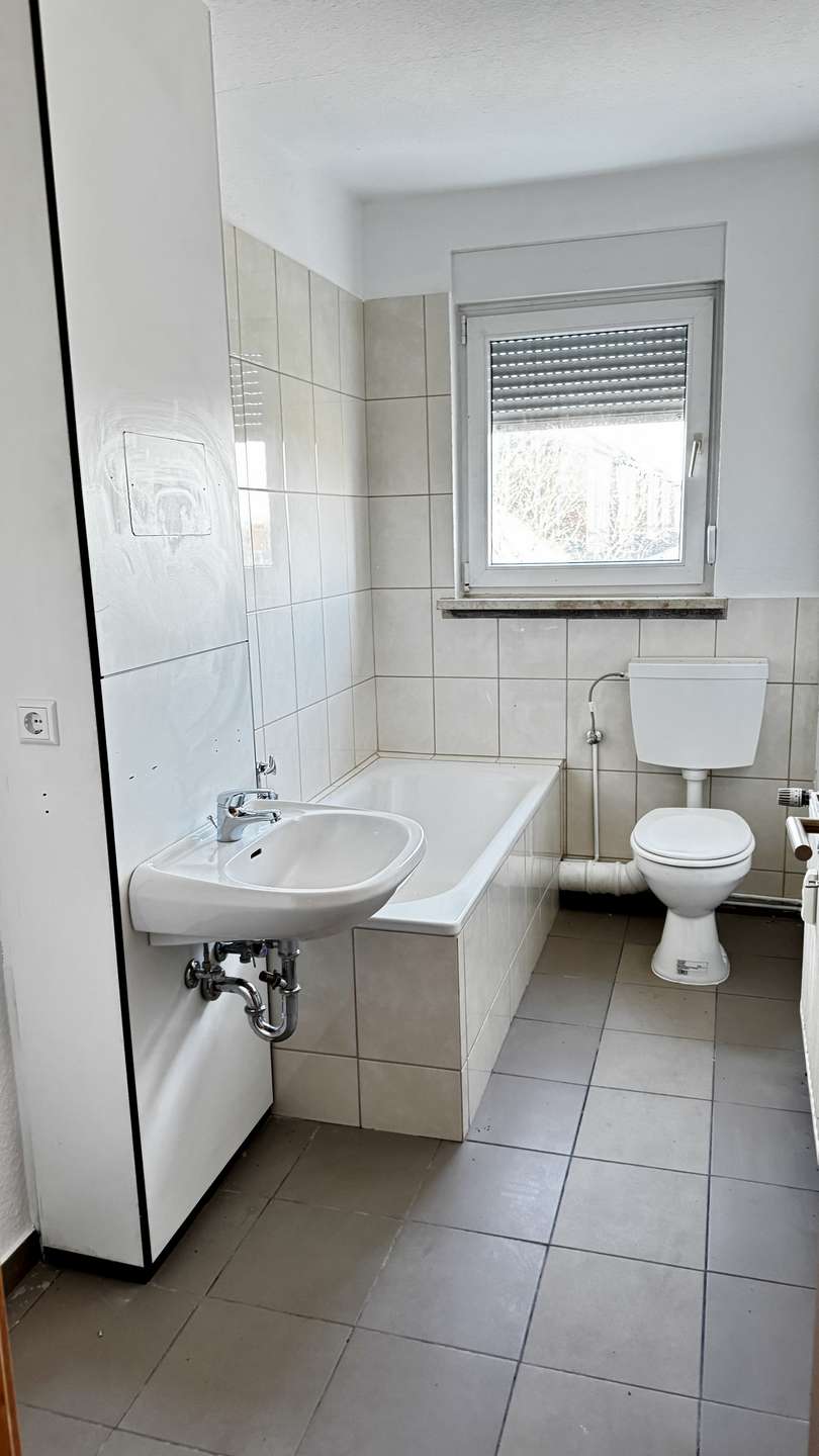 Nr.65 2.OG re 2-R. renoviert Mehrfamilienhaus Sta�furt