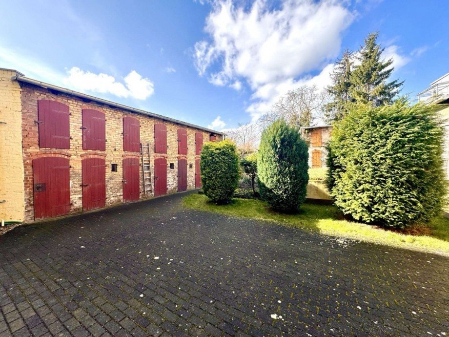 Hofansicht + Schuppen. Mehrfamilienhaus Magdeburg