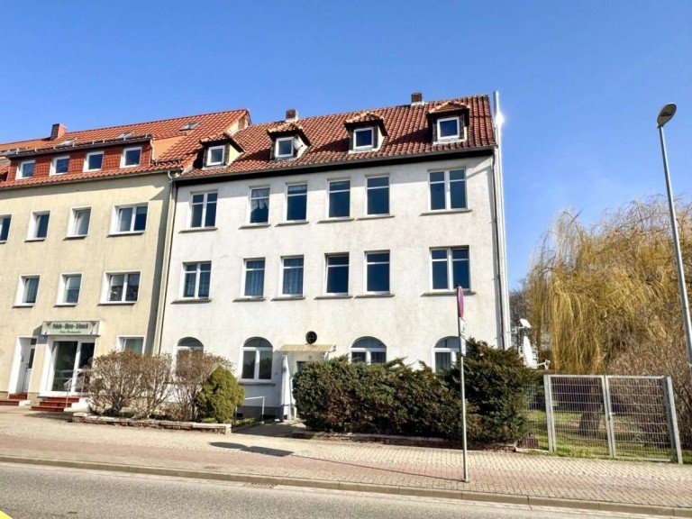 Stra�enansicht Halberstadt Mehrfamilienhaus Mehrfamilienhaus mit 7 Wohneinheiten - teilweise saniert, gro�es Entwicklungspotential