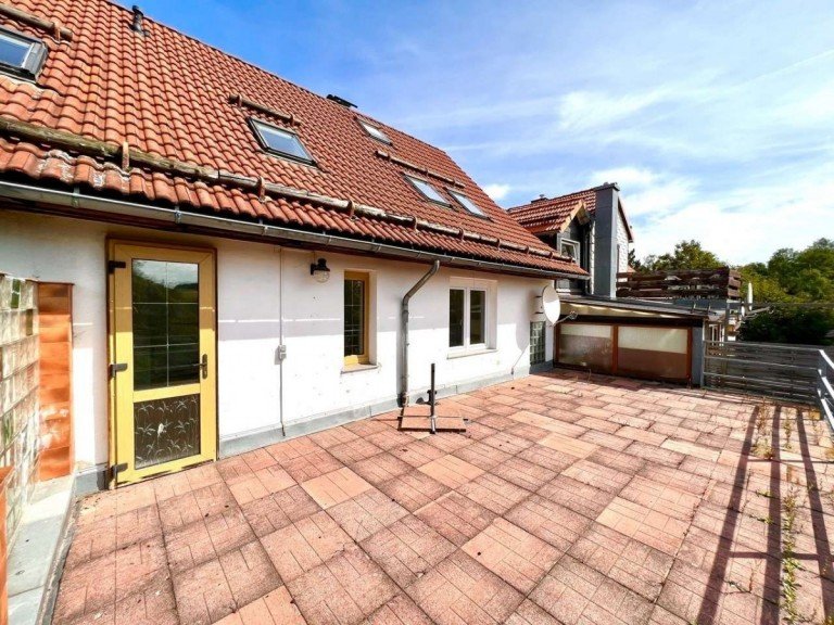 Terrasse Benneckenstein (Harz) Mehrfamilienhaus attraktive Kapitalanlage: Modernisiertes Zweifamilienhaus mit Einliegerwohnung & solider Rendite
