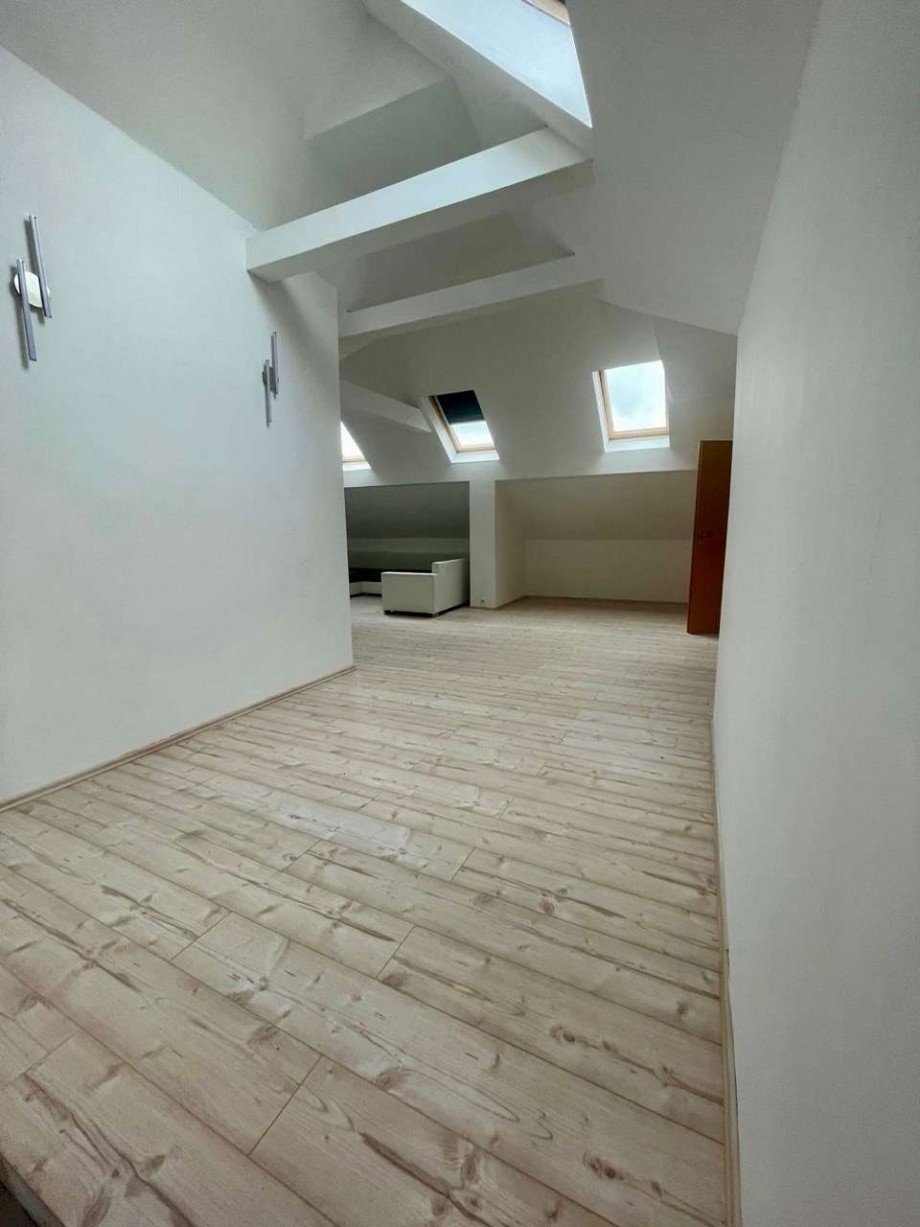Wohnzimmer sanierte Wohnung Mehrfamilienhaus Zweifamilienhaus Burgstall