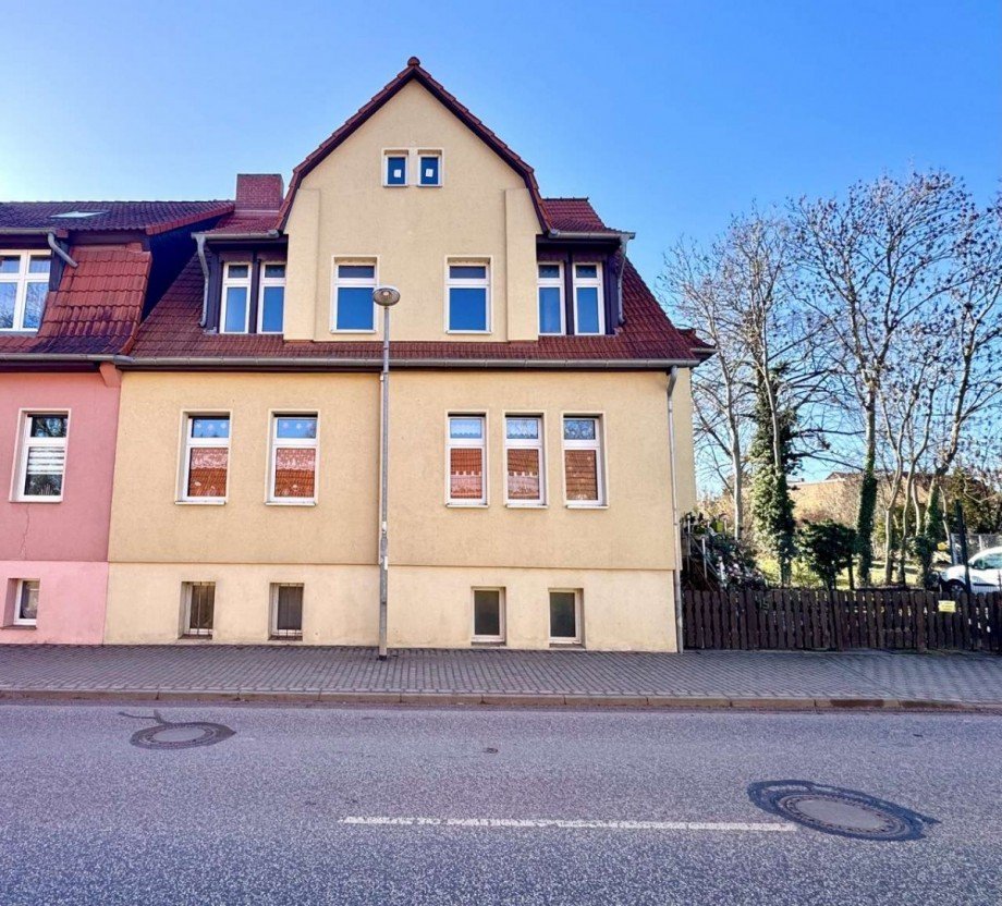 Stra�enansicht Zweifamilienhaus Ballenstedt