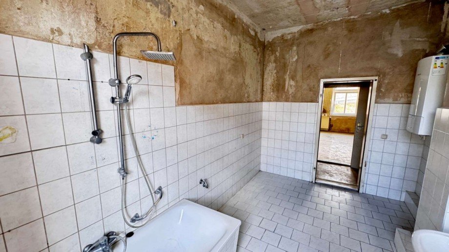 Wannenbad 1.OG Mehrfamilienhaus Calbe