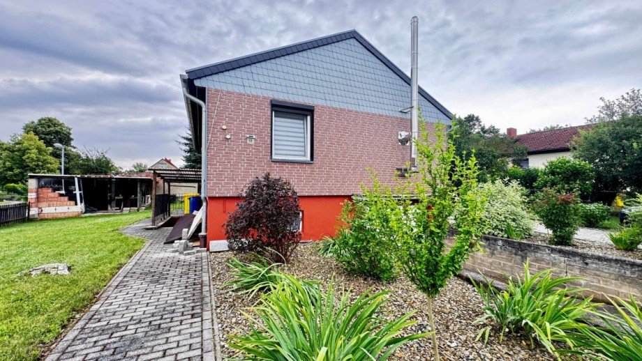 Ansicht Einfahrt + Stellplatz Bungalow Gro� Quenstedt