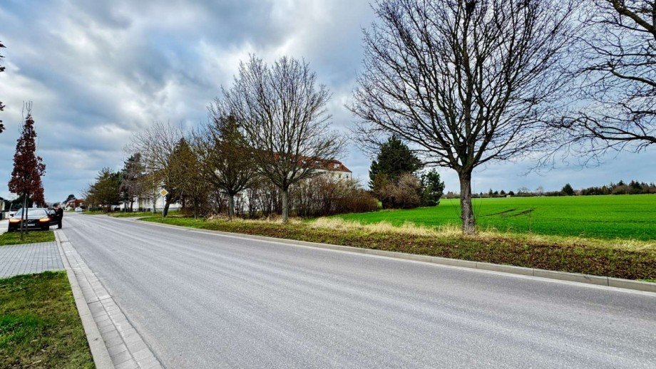 Ortsrand Neundorf Mehrfamilienhaus Sta�furt