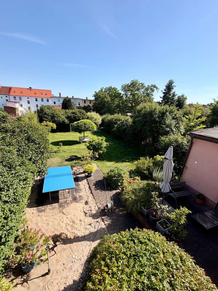 Blick vom Balkon in den Garten Einfamilienhaus Ro�lau