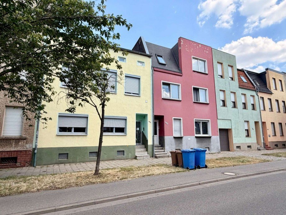 Stra�enansicht Mehrfamilienhaus Sch�nebeck (Elbe)
