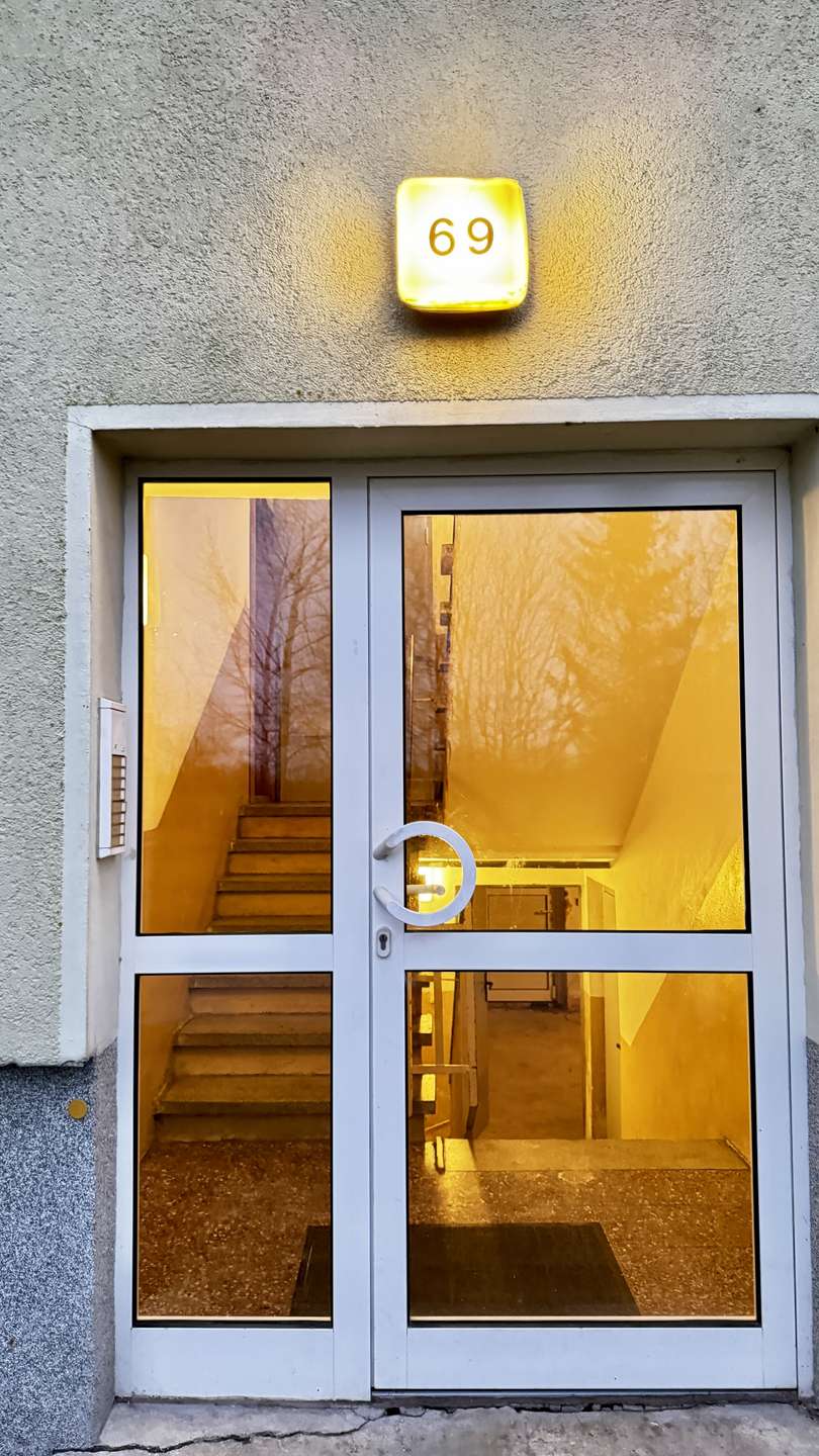 Hauseingang Mehrfamilienhaus Sta�furt