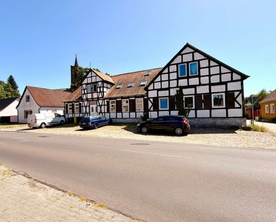 Stra�enansicht Zweifamilienhaus Burgstall