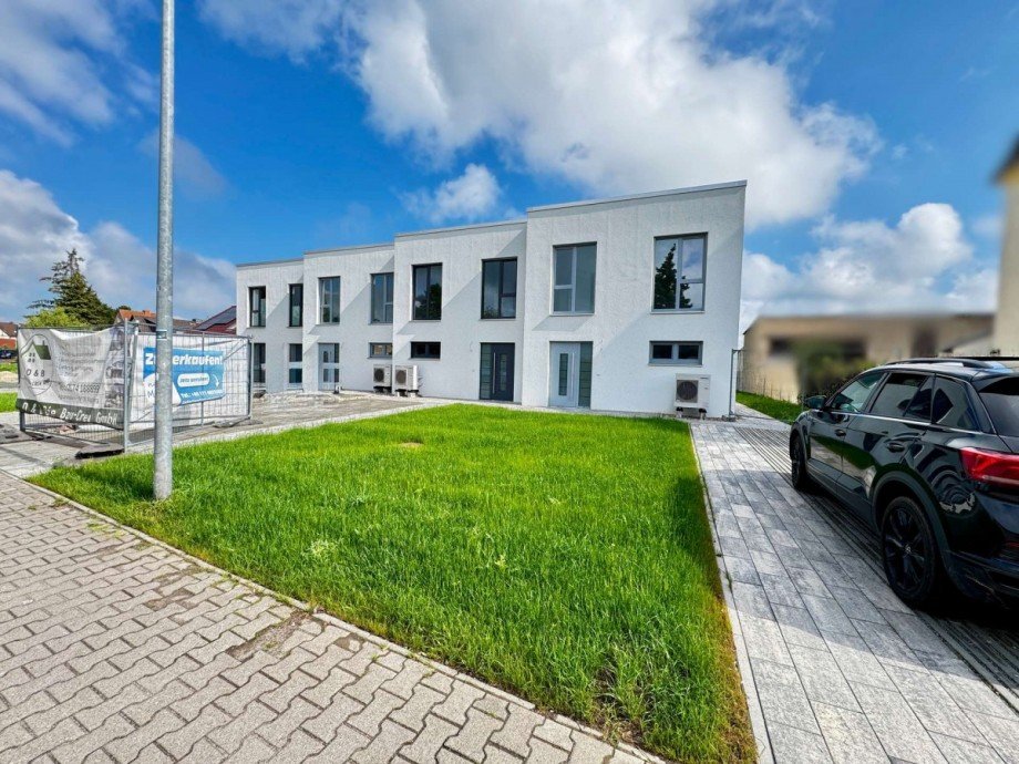20a+21+21a Ansicht Front Reihenmittelhaus Biederitz