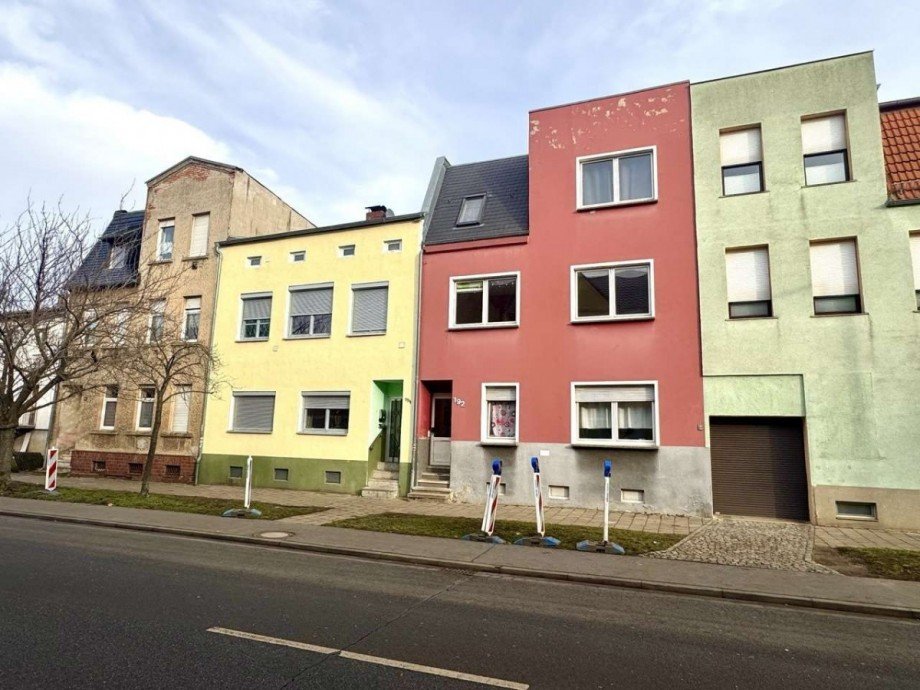 Stra�enansicht Mehrfamilienhaus Sch�nebeck (Elbe)