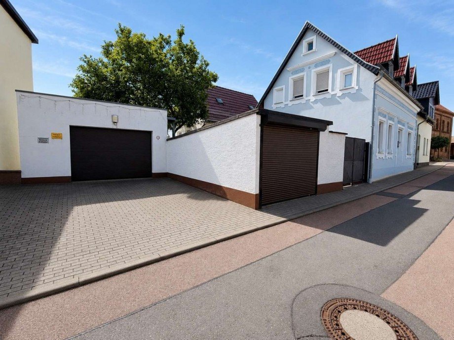 Ansicht Garagen Haus Mansfeld
