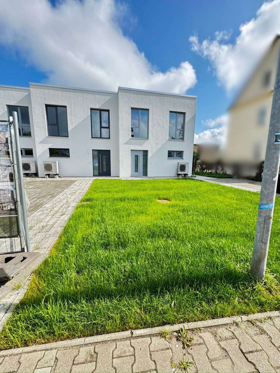 21+21a Asicht Front Reihenendhaus Biederitz