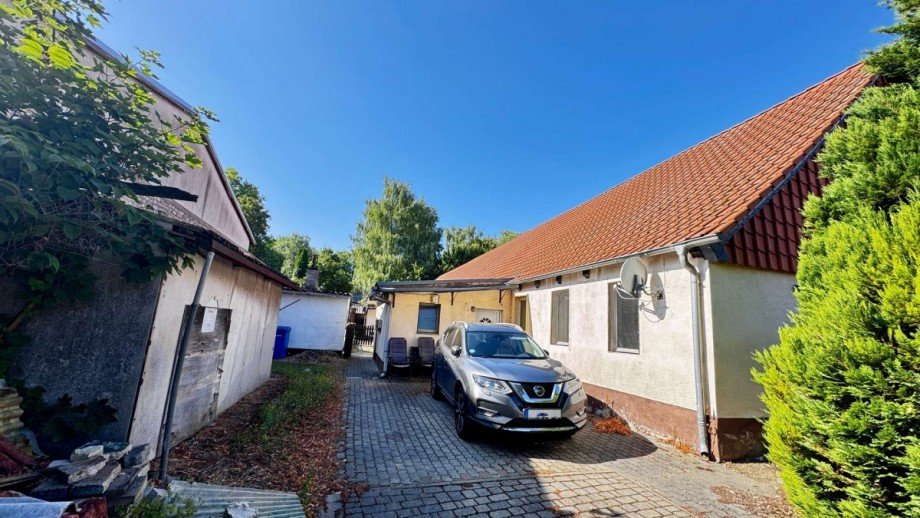 Zugang links Mehrfamilienhaus Schwanebeck