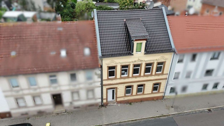 cLuftbild Stra�enansicht nah Sch�nebeck Mehrfamilienhaus 8,2 % Rendite - Attraktives MFH mit 3 WE, gro�em Grundst�ck & moderner Heizung in Sch�nebeck