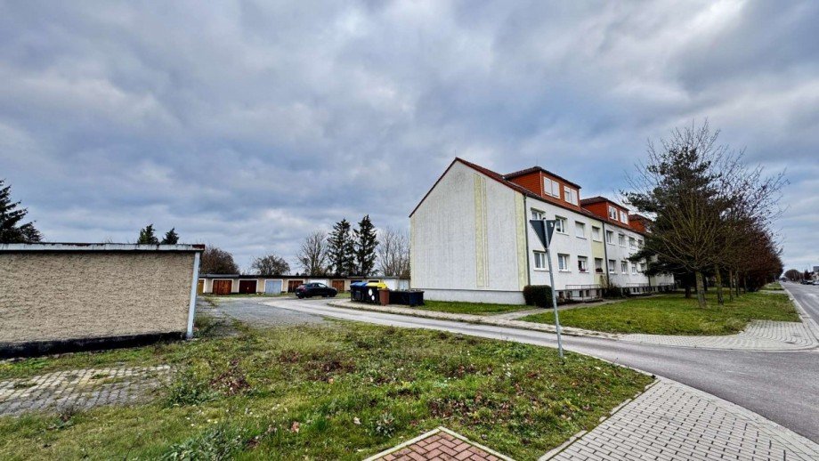 Einfahrt Mehrfamilienhaus Sta�furt