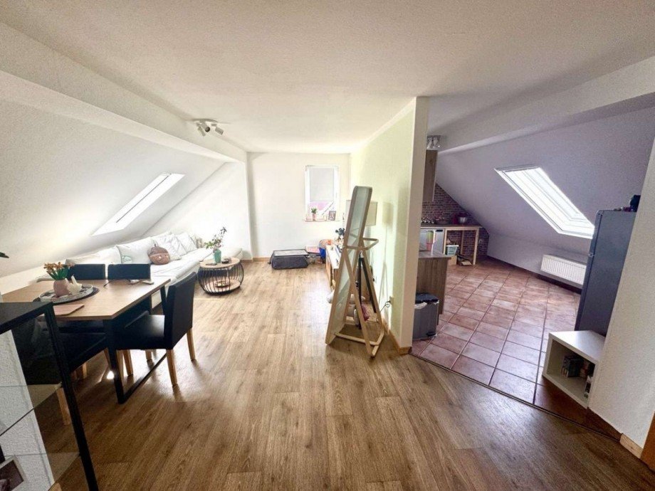 offener Wohnbereich WE Dachgeschoss Mehrfamilienhaus Ostingersleben