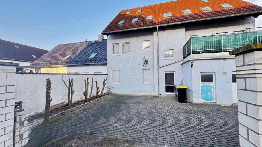 Hofansicht Mehrfamilienhaus Sta�furt