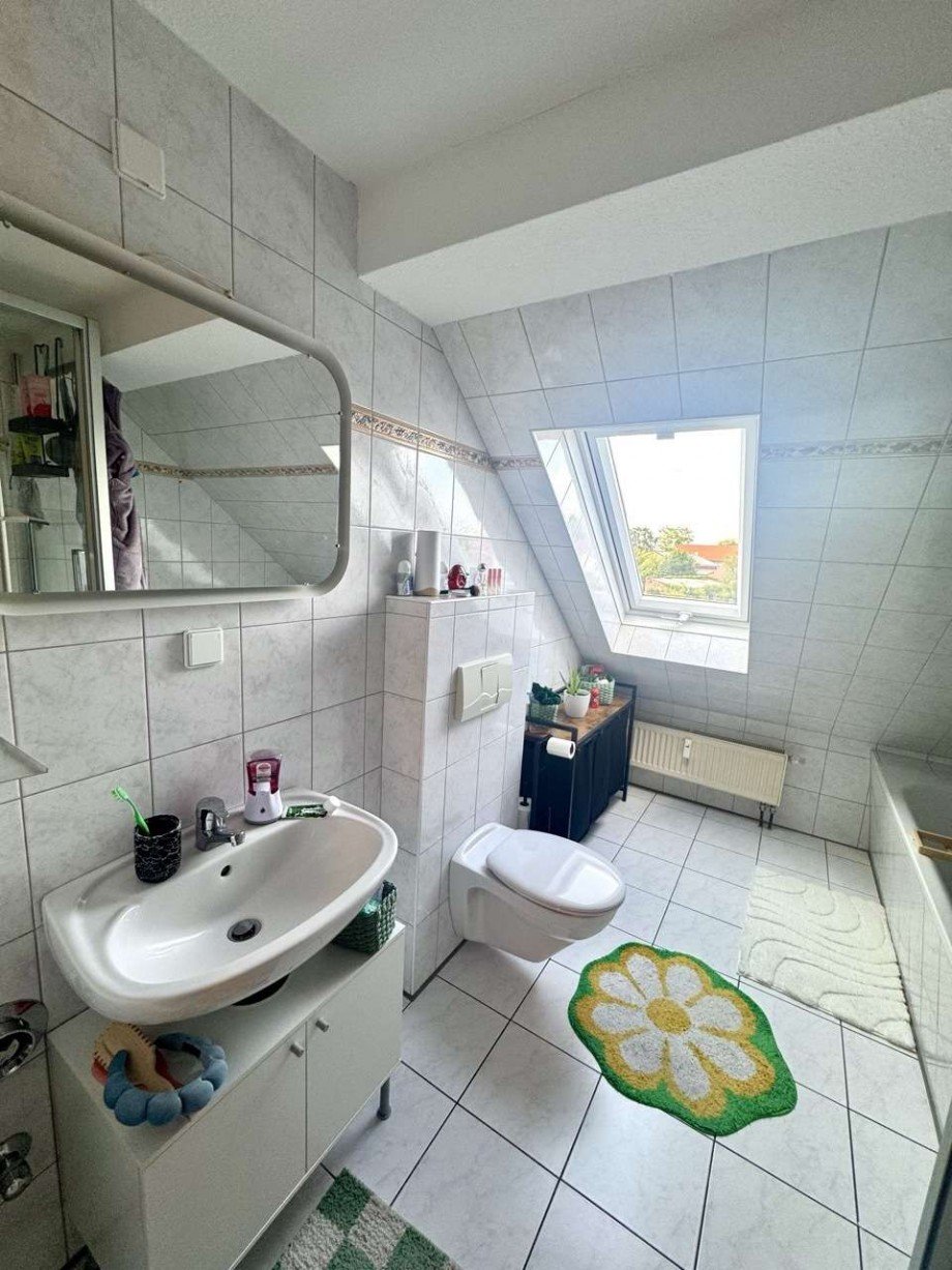 Badezimmer WE Dachgeschoss Mehrfamilienhaus Ostingersleben