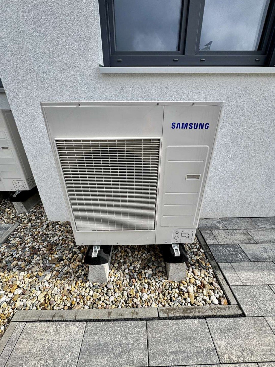 21+22 Samsung Luftw�rmepumpe Reihenendhaus Biederitz